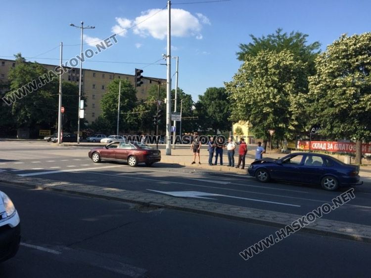 Опел се разби в Ауди на „Васил Левски”