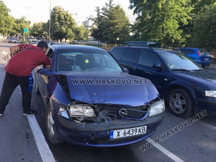 Опел се разби в Ауди на „Васил Левски”