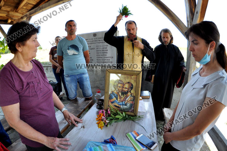 На Петровден раздадоха курбан за здраве до параклиса край Конуш