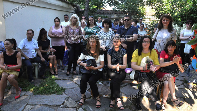 35 зрелостници от Езиковата получиха немски дипломи