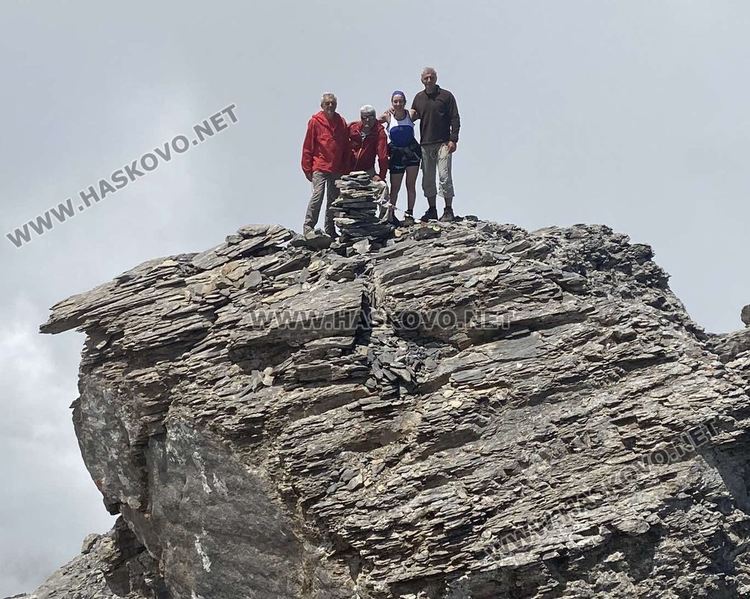 Връх Митикас в Олимп покорен за юбилея на Алпийския клуб в Хасково