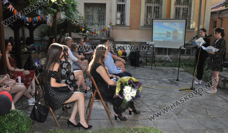 35 зрелостници от Езиковата получиха немски дипломи