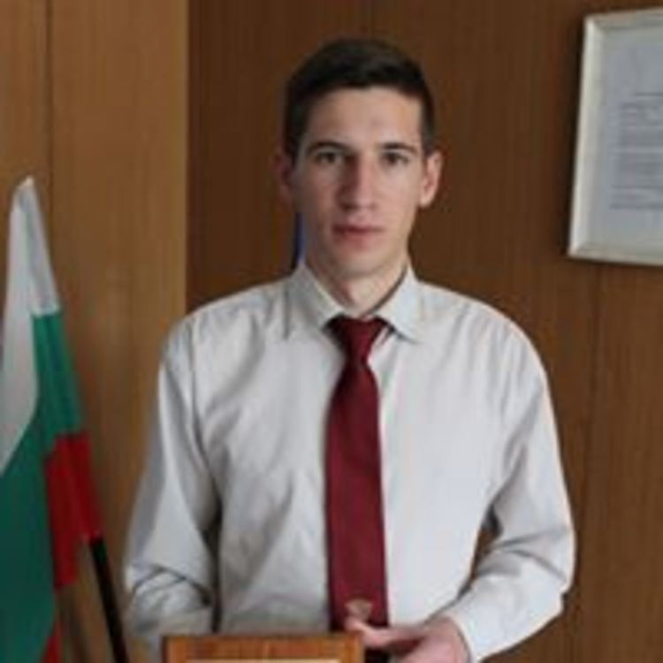 Блестящ млад програмист от Смолян е лауреат на национална олимпиада и първият носител на наградата за 100-годишния юбилей на Райковската гимназия