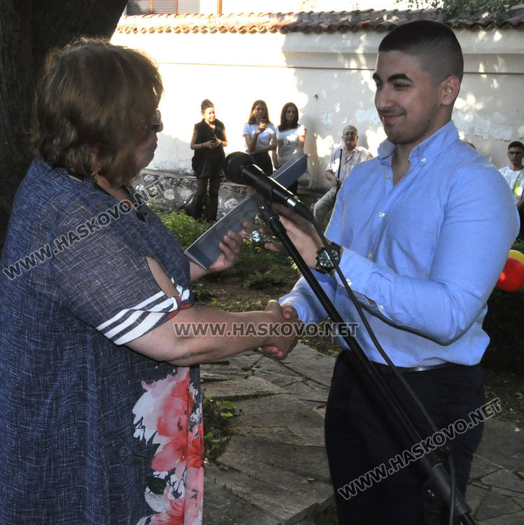 35 зрелостници от Езиковата получиха немски дипломи