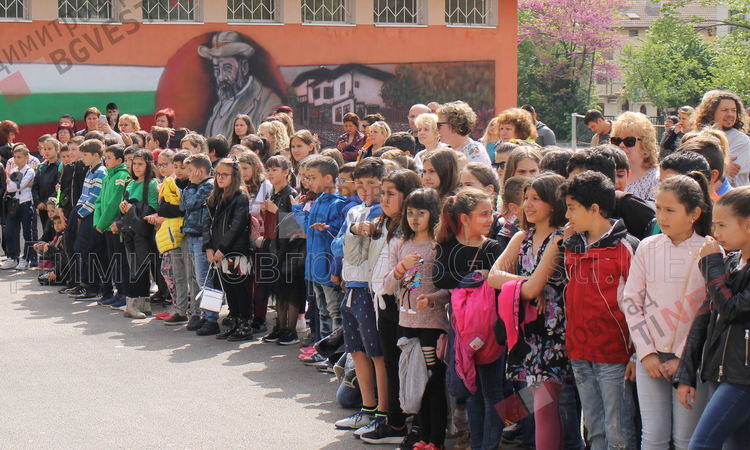 Търсят нови директори на 2 димитровградски училища