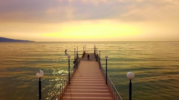 Слънчево и горещo във вторник