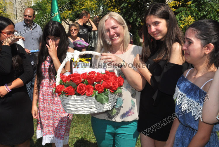 Песни, танци и сълзи за изпращането на седмокласниците в Конуш (видео)