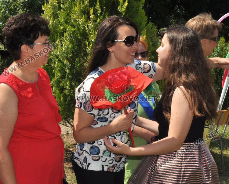 Песни, танци и сълзи за изпращането на седмокласниците в Конуш (видео)