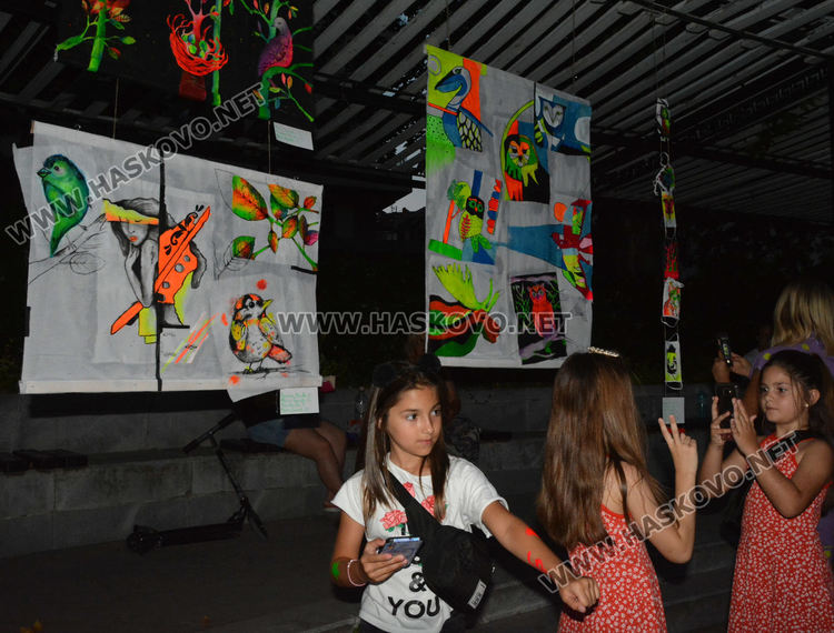 Цвят, светлина и колорит в центъра на Хасково