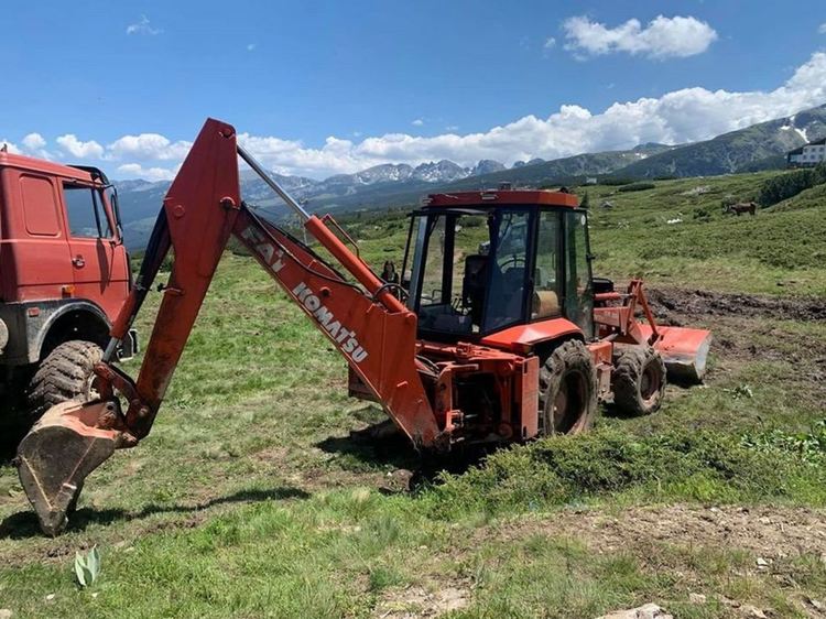  Багери прокарват чакълени алеи при Рилските езера за милиони