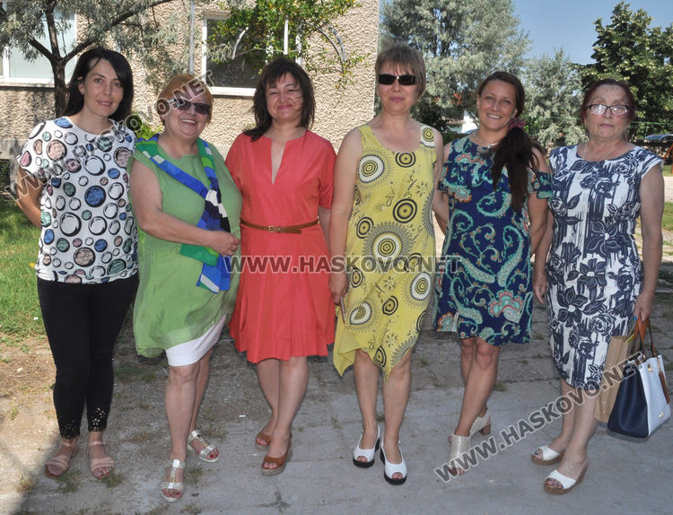 Песни, танци и сълзи за изпращането на седмокласниците в Конуш (видео)