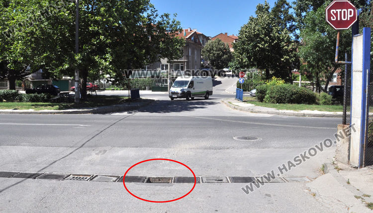 Хасковлия сигнализира за опасна улична шахта край реката