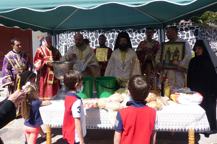 Митрополит Николай ще освети новия трети храм в манастира "Св. Пантелеймон" над Смолян