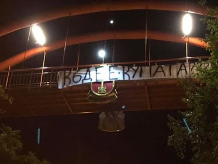 Фенове от Хасково с транспарант „Къде е купата“ след победата на Локомотив над ЦСКА  