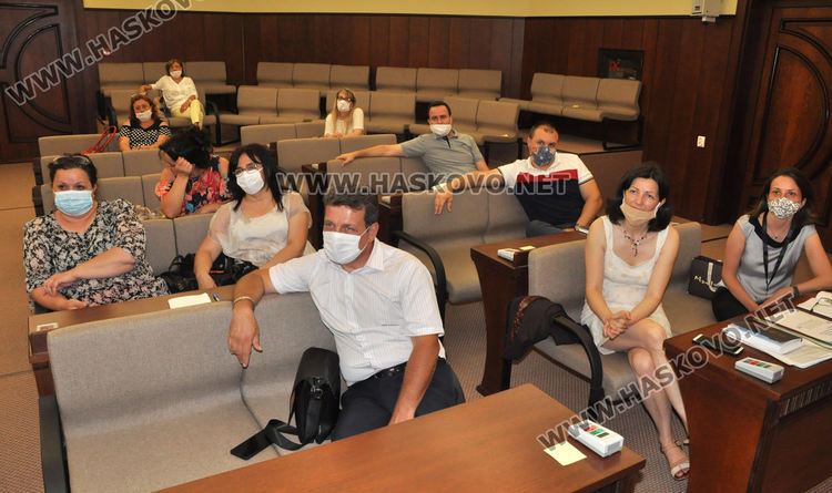 Бързо и лесно общуване за учители, ученици и родители от Хасково в „облак“