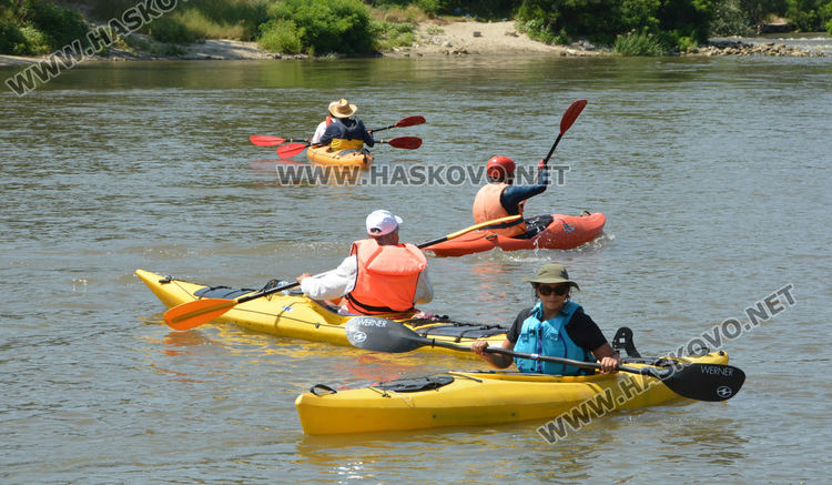Гребци от цялата страна се впуснаха във водно приключение по р.Марица