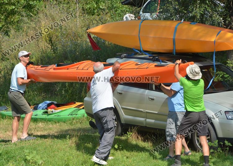Гребци от цялата страна се впуснаха във водно приключение по р.Марица
