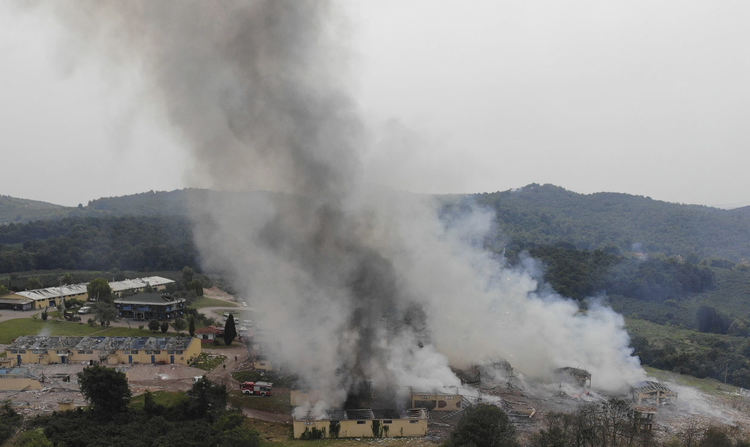 Двама загинали, 73 ранени при експлозия във фабрика в Турция