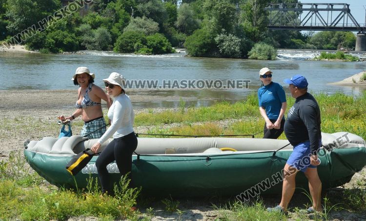Гребци от цялата страна се впуснаха във водно приключение по р.Марица