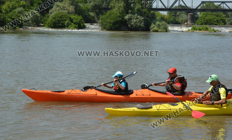 Гребци от цялата страна се впуснаха във водно приключение по р.Марица