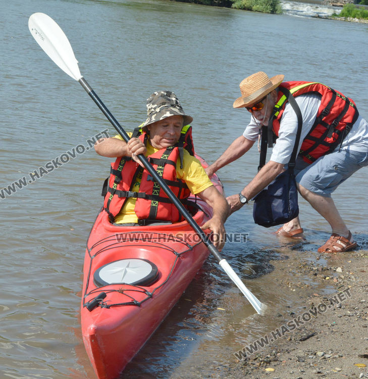 Гребци от цялата страна се впуснаха във водно приключение по р.Марица