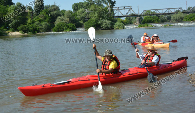 Гребци от цялата страна се впуснаха във водно приключение по р.Марица