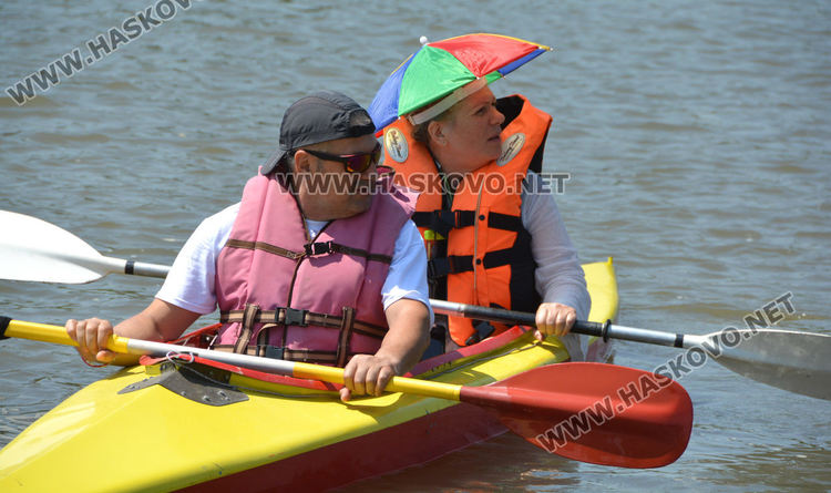 Гребци от цялата страна се впуснаха във водно приключение по р.Марица