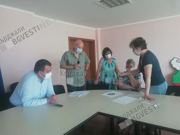 Жители на "Възрожденци" търсят съдействие от Никола Чанев срещу презастрояване 