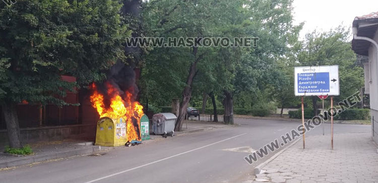 Подпалиха контейнери за разделно събиране до училище