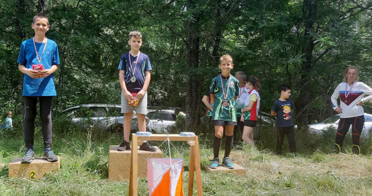 Куп медали и отборно трето място за „Компас“ от състезания край Старозагорските бани