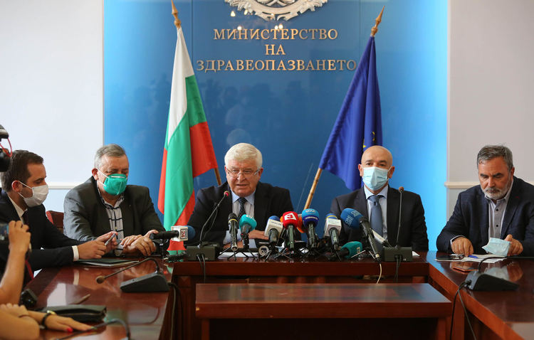 Извънредната противоепидемична обстановка се удължaва до края на юли