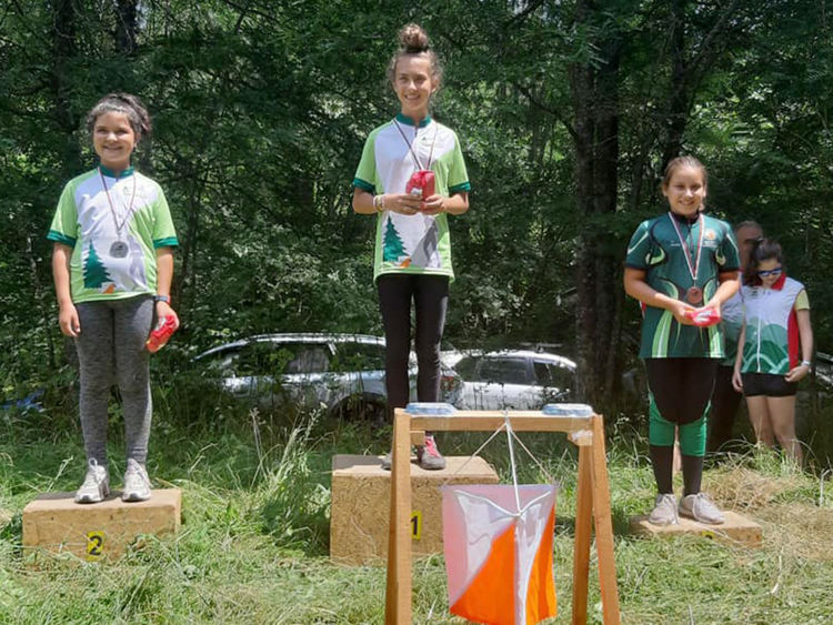 Куп медали и отборно трето място за „Компас“ от състезания край Старозагорските бани