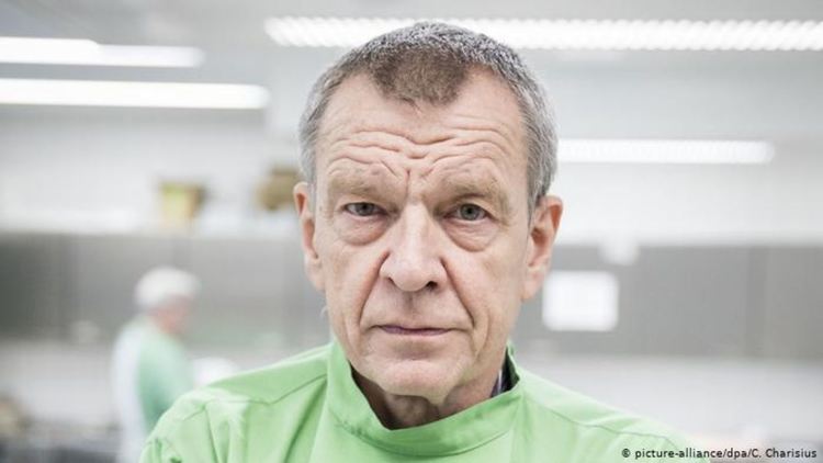 Германски лекар: "Вирус-убиец? Живейте си живота!"