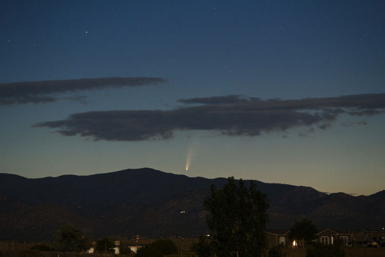 Кометата C/2020 F3 /NEOWISE/ се вижда преди изгрев