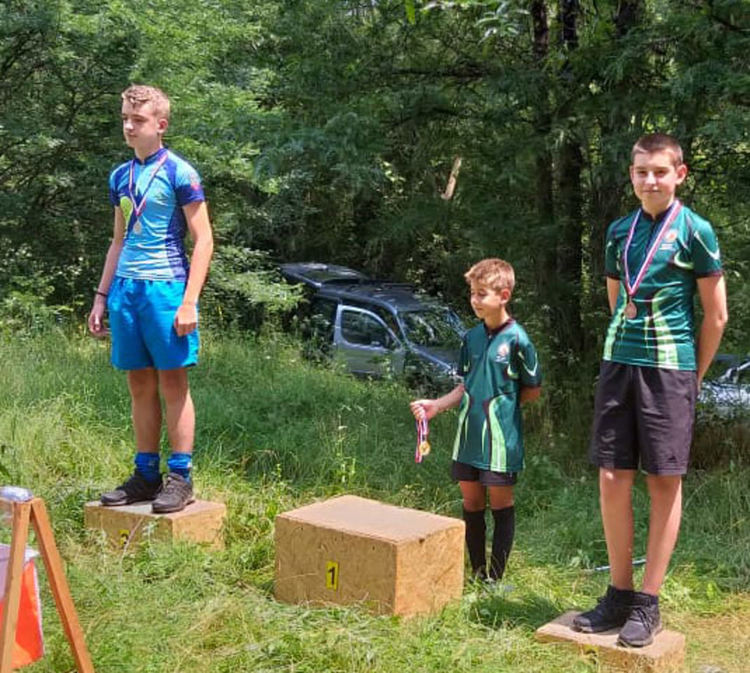 Куп медали и отборно трето място за „Компас“ от състезания край Старозагорските бани