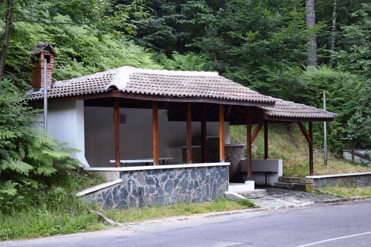 Ремонт на беседките за отдих по пътя за Белите брези