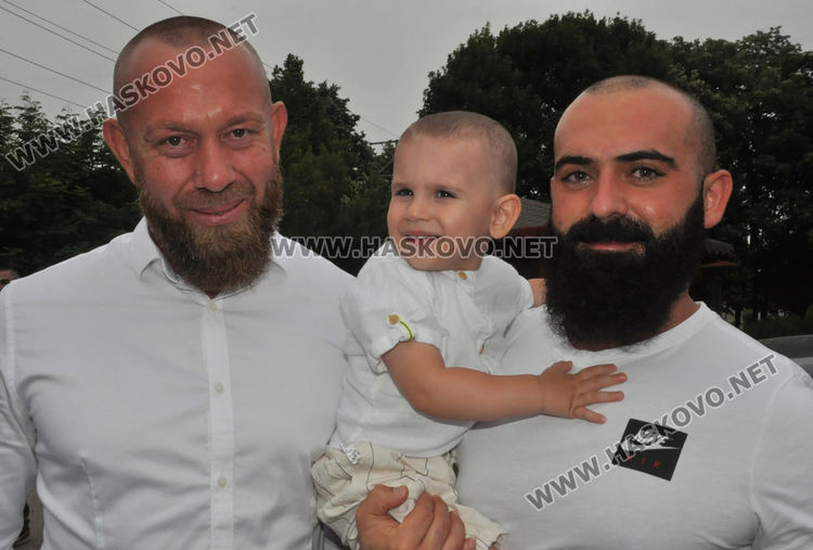 Абитуриенти от хасковската ФСГ пристигнаха с трактор на бала