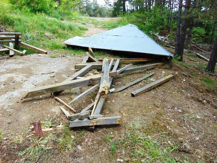 Ремонт на беседките за отдих по пътя за Белите брези