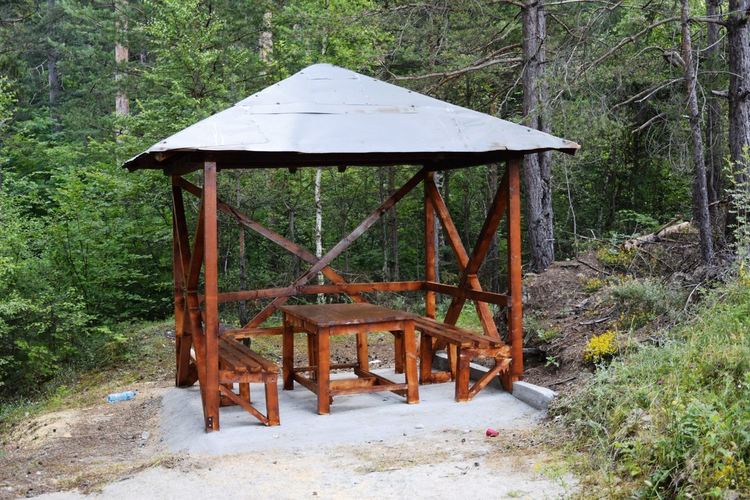 Ремонт на беседките за отдих по пътя за Белите брези