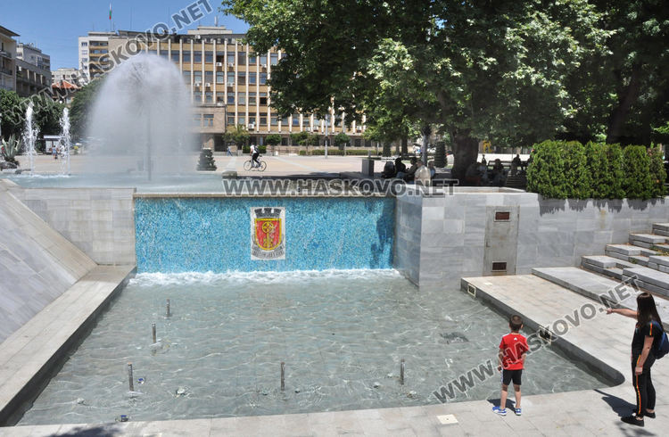 Слънце, облаци и кратък дъжд във вторник