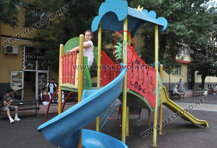 Хасковлия: Опасни кабели стърчат в центъра