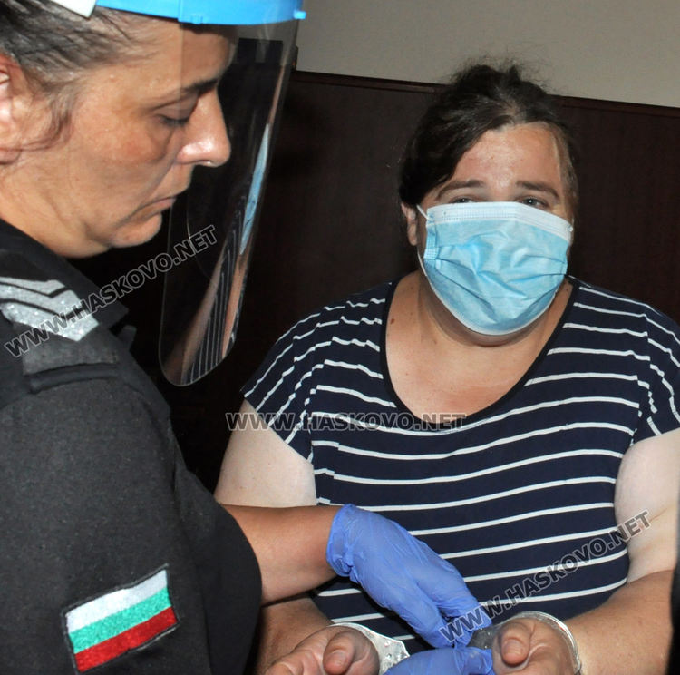 Задържаната за убийството в Хасково: Кълна се, не съм убила майка си