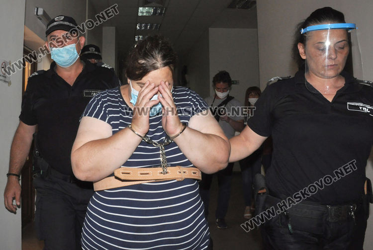 Задържаната за убийството в Хасково: Кълна се, не съм убила майка си