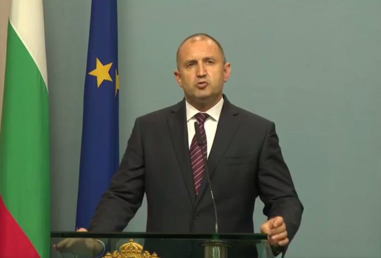 Радев: НСО охранява сарая на Доган