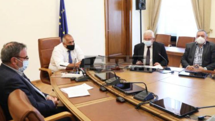 Борисов разпореди областните управители да следят капацитета на болниците заради ръста на заразени