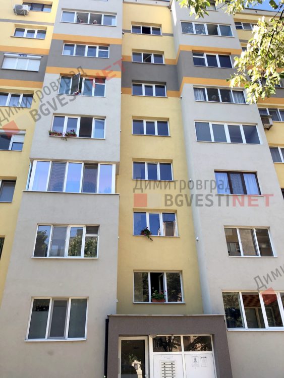 37-годишен е намерен мъртъв след падане от 7-мия етаж на блок в Димитровград