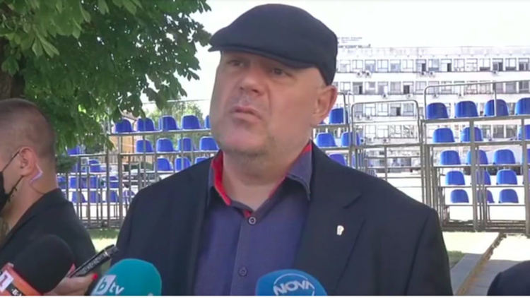 Главният прокурор защити "сараите" – не се занимавал с "Октомврийска революция"