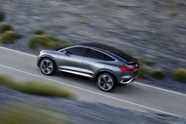 Audi Q4 Sportback e-tron изглежда доста секси