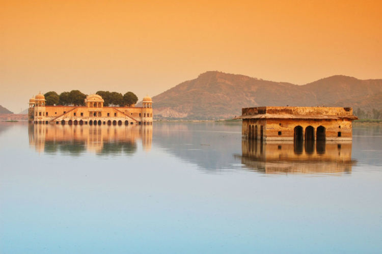 Дворецът, който през по-голямата част от годината е под вода