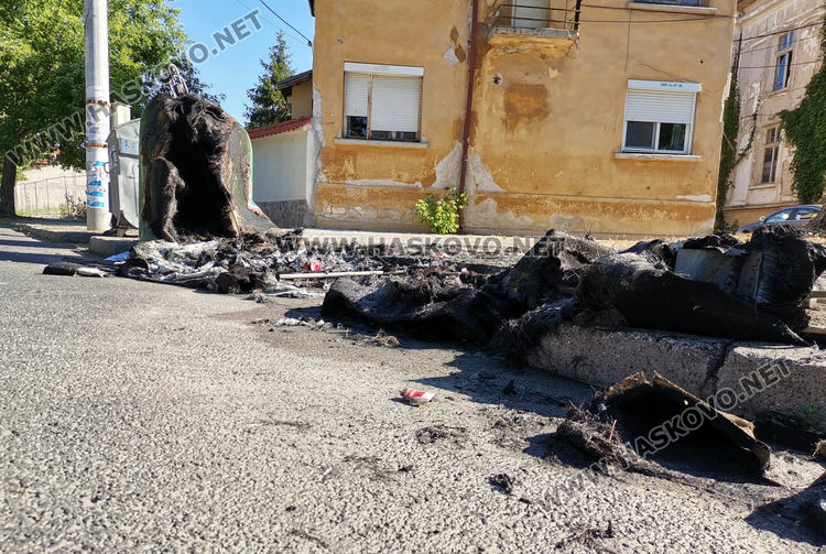 Изгоряха още три контейнера за разделно събиране на отпадъци в Хасково